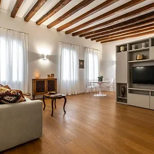 ca-delle-acque-deluxe-apartment-rr.hotelinveneto.com/